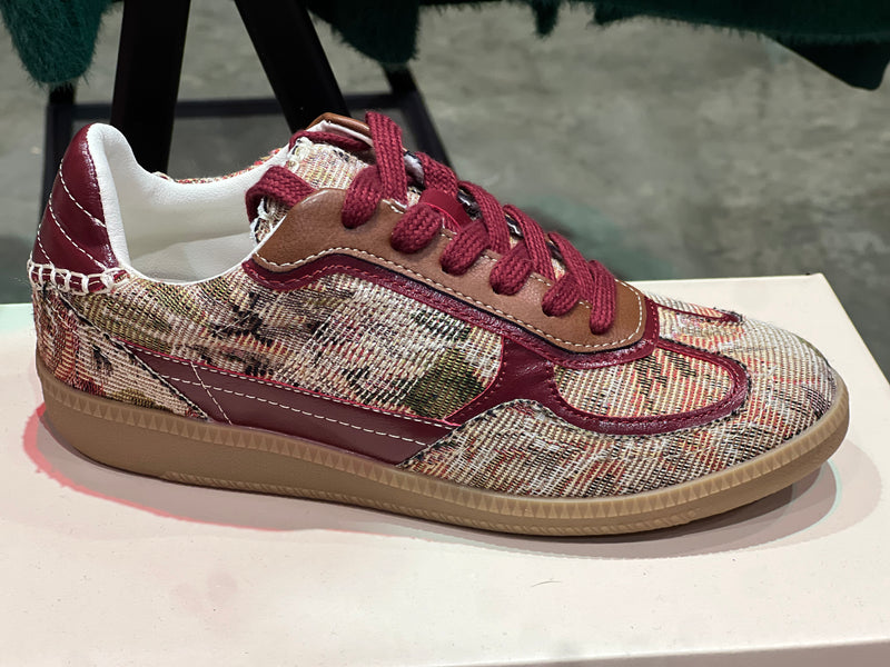 Tapestry Lace Up Sneakers Mauve